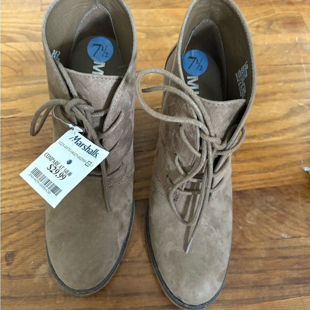 Women's Tan Lace-Up Ankle Boots